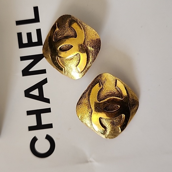 Rare! CHANEL CC 18K Gold Plated Clip On Earrings Diamond Shape + Original Box - Picture 9 of 9